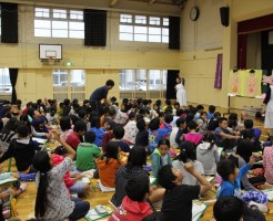 小学生向けにわかりやすく話された助産師の深澤先生